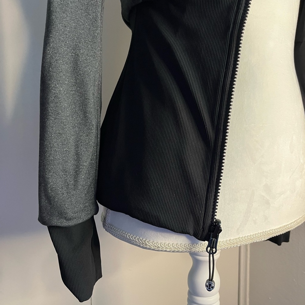 Reversible Lululemon Jacket - Picture 13 of 16
